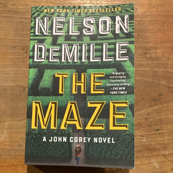 Book: The Maze by Nelson DeMille - Picture 1 of 10